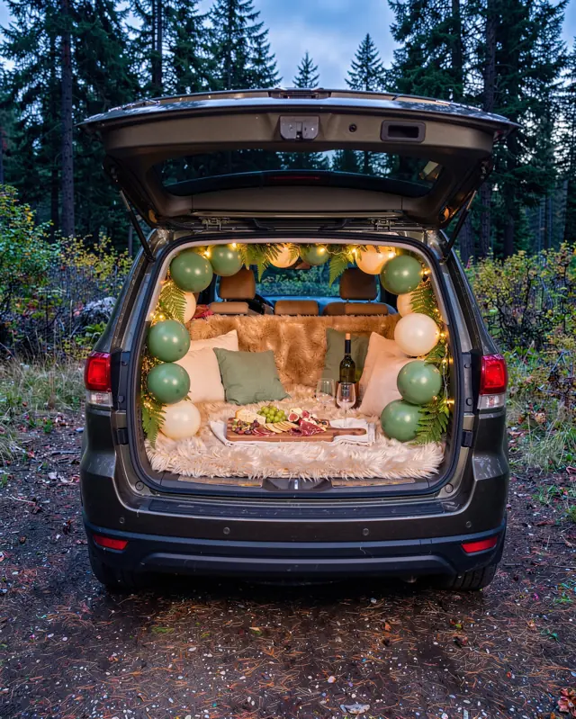 Concept mock-up: Deluxe · sage & cream · forest picnic lounge