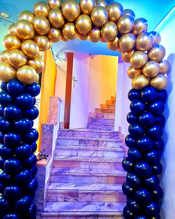 Entrance arch in navy and chrome gold